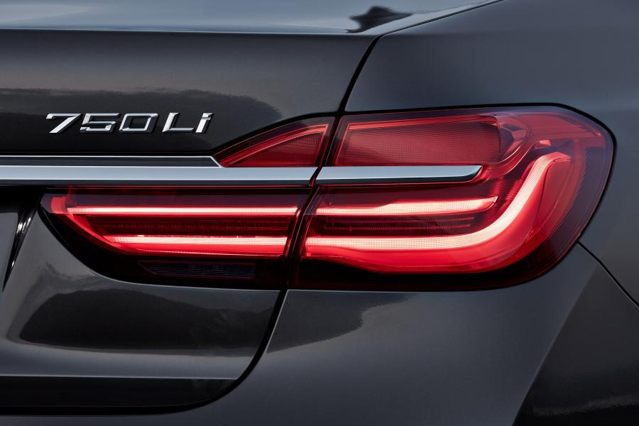  BMW 750Li xDrive 2015 года  (фото 11 из 41)